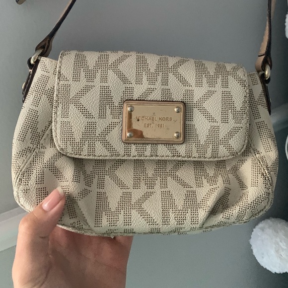 Michael Kors Handbags - Michael Kors Crossbody bag